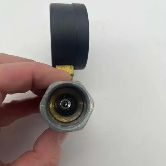 PLUMBFLEX Low Pressure 30 PSI Gas Test Gauge Assembly with Snifter Valve - Picture 2 of 3